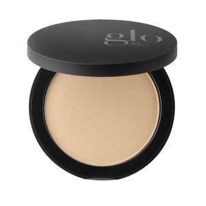 Glo skin beauty golden dark pressed base